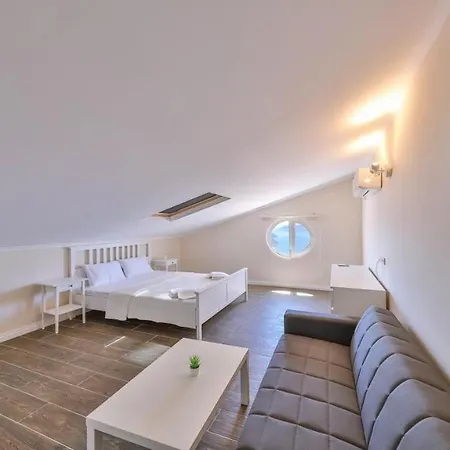 Begonya Apartment *